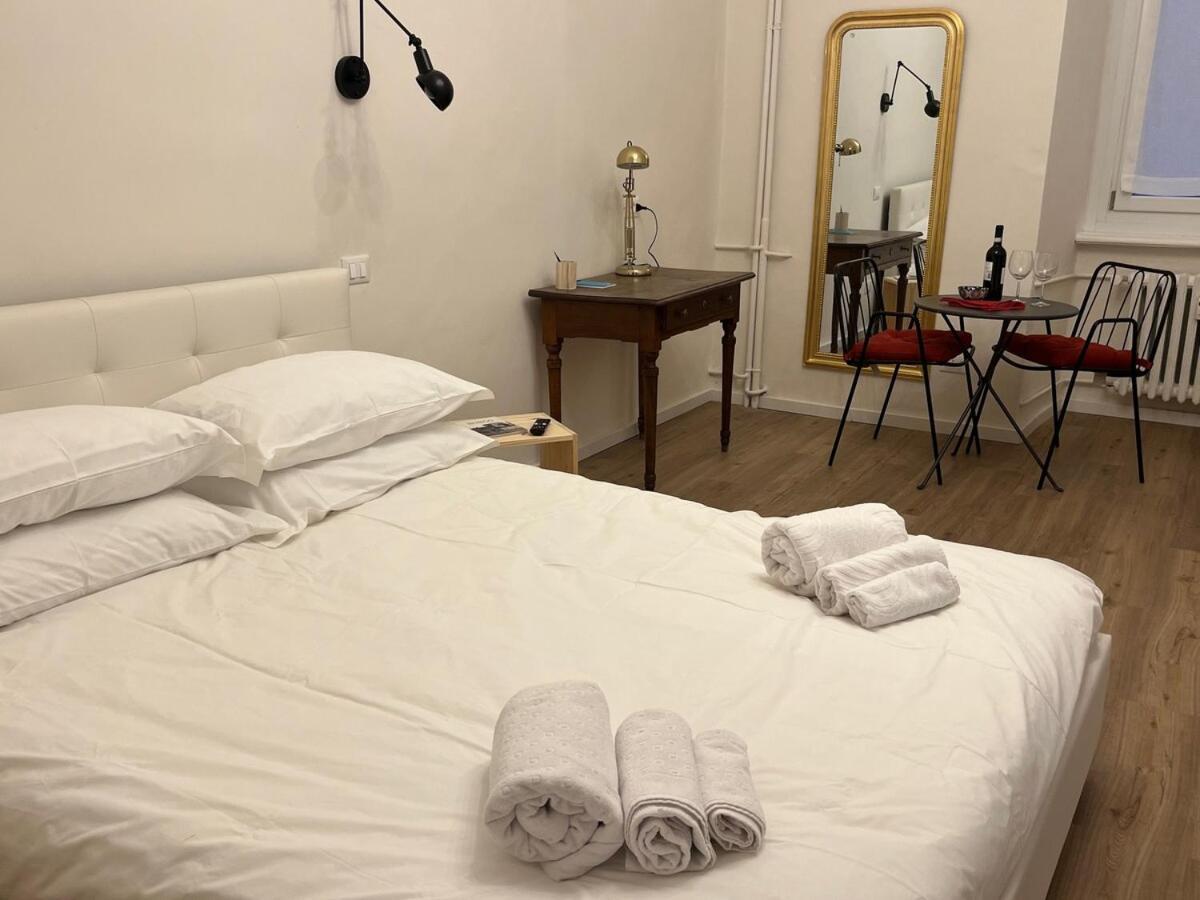 Apartment Charm And History In The Center Of