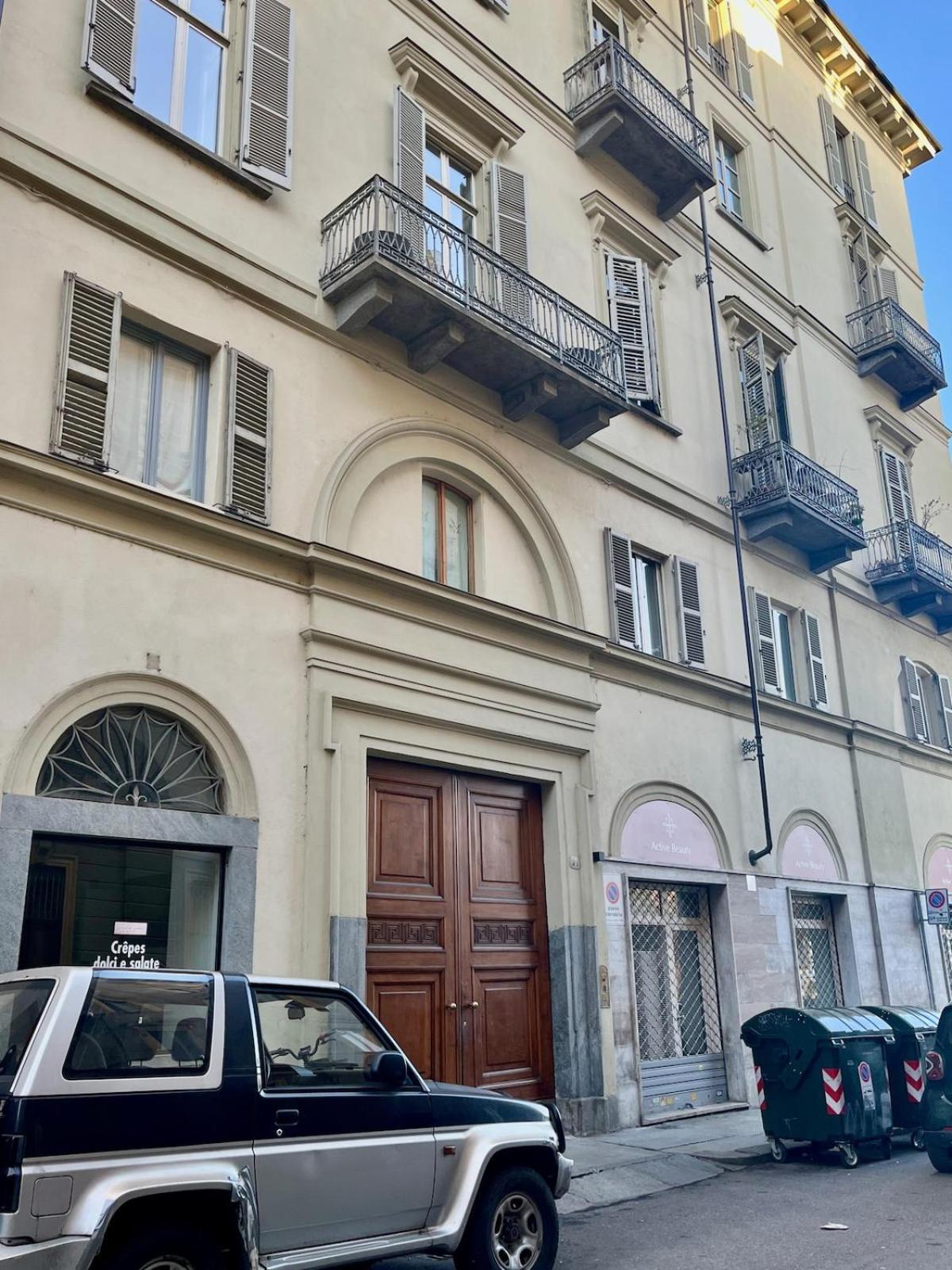 Apartment Charm And History In The Center Of *